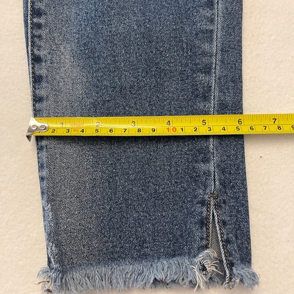 Size 5/26 kancan skinny distressed jeans

#7 - Picture 2 of 9